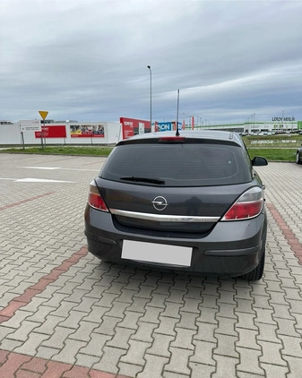 Opel Astra cena 11900 przebieg: 307386, rok produkcji 2011 z Rumia małe 92